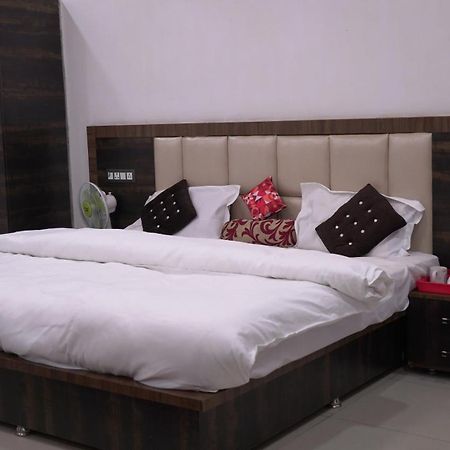 Rajmahal Resort Banquet Hall And Hotel Patna  Bagian luar foto