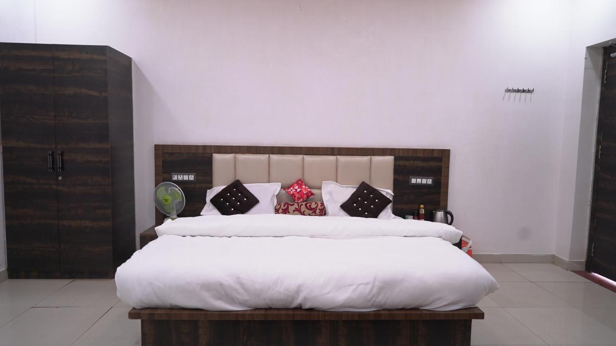 Rajmahal Resort Banquet Hall And Hotel Patna  Bagian luar foto