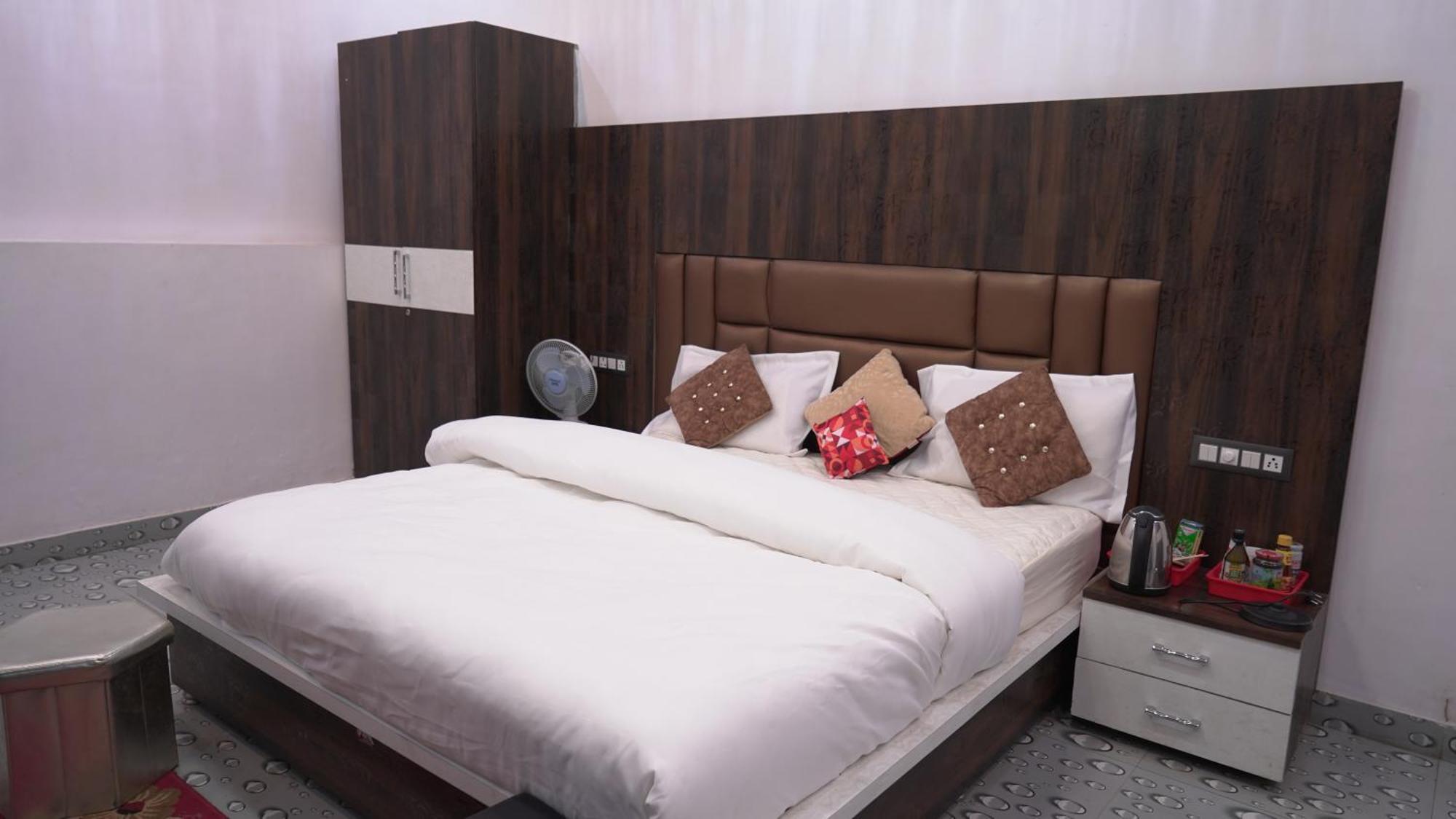 Rajmahal Resort Banquet Hall And Hotel Patna  Bagian luar foto