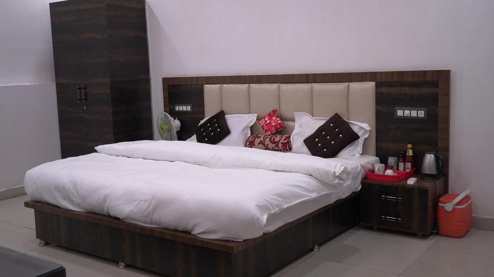 Rajmahal Resort Banquet Hall And Hotel Patna  Bagian luar foto
